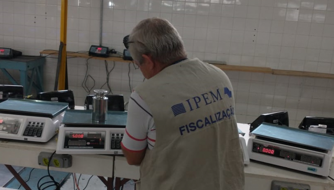 Ipem-SP verifica balanças no fabricante na região leste da capital 
